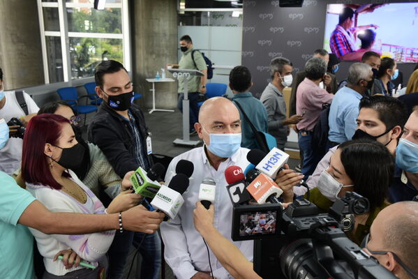 Rueda prensa
Rueda de prensa
Fecha: 2021 Septiembre 9
Para descargar esta fotografía en alta resolución, haga clic sobre la imagen hasta que la misma se despliegue en la pantalla completa; luego dé clic derecho y elija la opción "guardar imagen como". 
En caso de publicación por cualquier medio, solicitamos acompañarla del crédito: "Foto EPM"


Palabras clave: Rueda prensa