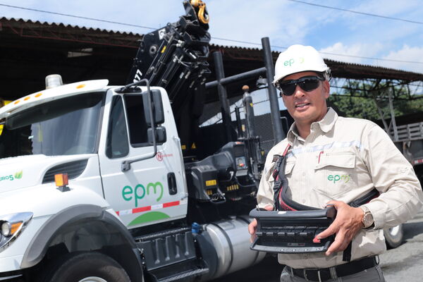 Equipo de conductores EPM
Para descargar esta fotografía en alta resolución, haga clic sobre la imagen hasta que la misma se despliegue en la pantalla completa; luego dé clic derecho y elija la opción "guardar imagen como". 
En caso de publicación por cualquier medio, solicitamos acompañarla del crédito: "Foto EPM"

Palabras clave: Equipo conductores EPM