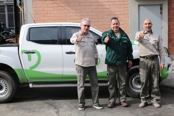 Equipo de conductores EPM
Para descargar esta fotografía en alta resolución, haga clic sobre la imagen hasta que la misma se despliegue en la pantalla completa; luego dé clic derecho y elija la opción "guardar imagen como". 
En caso de publicación por cualquier medio, solicitamos acompañarla del crédito: "Foto EPM"

Palabras clave: Equipo conductores EPM