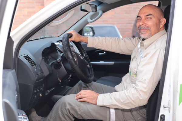 Equipo de conductores EPM
Para descargar esta fotografía en alta resolución, haga clic sobre la imagen hasta que la misma se despliegue en la pantalla completa; luego dé clic derecho y elija la opción "guardar imagen como". 
En caso de publicación por cualquier medio, solicitamos acompañarla del crédito: "Foto EPM"

Palabras clave: Equipo conductores EPM