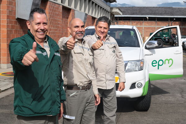 Equipo de conductores EPM
Para descargar esta fotografía en alta resolución, haga clic sobre la imagen hasta que la misma se despliegue en la pantalla completa; luego dé clic derecho y elija la opción "guardar imagen como". 
En caso de publicación por cualquier medio, solicitamos acompañarla del crédito: "Foto EPM"

Palabras clave: Equipo conductores EPM