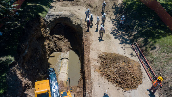 Obras Arreglo Daño Av. Regional
Obras Arreglo Daño Av. Regional
Fecha: 8 Agosto 2022
Para descargar esta fotografía en alta resolución, haga clic sobre la imagen hasta que la misma se despliegue en la pantalla completa; luego dé clic derecho y elija la opción "guardar imagen como". 
En caso de publicación por cualquier medio, solicitamos acompañarla del crédito: "Foto EPM"

Palabras clave: Obras Arreglo Daño Av. Regional