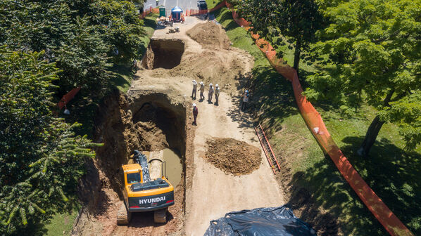 Obras Arreglo Daño Av. Regional
Obras Arreglo Daño Av. Regional
Fecha: 8 Agosto 2022
Para descargar esta fotografía en alta resolución, haga clic sobre la imagen hasta que la misma se despliegue en la pantalla completa; luego dé clic derecho y elija la opción "guardar imagen como". 
En caso de publicación por cualquier medio, solicitamos acompañarla del crédito: "Foto EPM"

Palabras clave: Obras Arreglo Daño Av. Regional