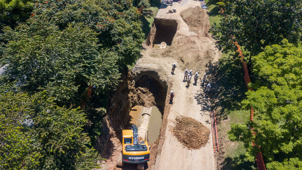 Obras Arreglo Daño Av. Regional
Obras Arreglo Daño Av. Regional
Fecha: 8 Agosto 2022
Para descargar esta fotografía en alta resolución, haga clic sobre la imagen hasta que la misma se despliegue en la pantalla completa; luego dé clic derecho y elija la opción "guardar imagen como". 
En caso de publicación por cualquier medio, solicitamos acompañarla del crédito: "Foto EPM"

Palabras clave: Obras Arreglo Daño Av. Regional