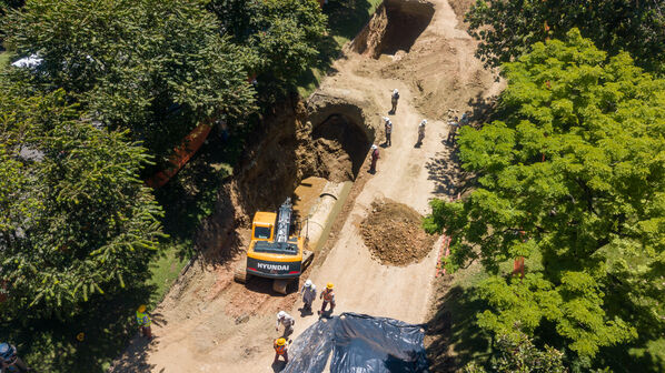 Obras Arreglo Daño Av. Regional
Obras Arreglo Daño Av. Regional
Fecha: 8 Agosto 2022
Para descargar esta fotografía en alta resolución, haga clic sobre la imagen hasta que la misma se despliegue en la pantalla completa; luego dé clic derecho y elija la opción "guardar imagen como". 
En caso de publicación por cualquier medio, solicitamos acompañarla del crédito: "Foto EPM"

Palabras clave: Obras Arreglo Daño Av. Regional