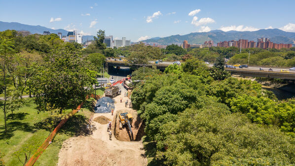 Obras Arreglo Daño Av. Regional
Obras Arreglo Daño Av. Regional
Fecha: 8 Agosto 2022
Para descargar esta fotografía en alta resolución, haga clic sobre la imagen hasta que la misma se despliegue en la pantalla completa; luego dé clic derecho y elija la opción "guardar imagen como". 
En caso de publicación por cualquier medio, solicitamos acompañarla del crédito: "Foto EPM"

Palabras clave: Obras Arreglo Daño Av. Regional