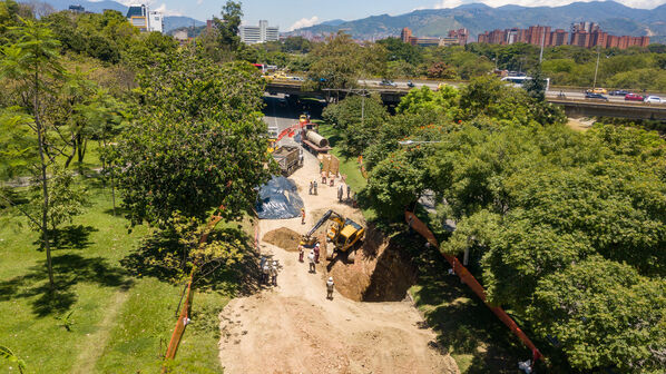 Obras Arreglo Daño Av. Regional
Obras Arreglo Daño Av. Regional
Fecha: 8 Agosto 2022
Para descargar esta fotografía en alta resolución, haga clic sobre la imagen hasta que la misma se despliegue en la pantalla completa; luego dé clic derecho y elija la opción "guardar imagen como". 
En caso de publicación por cualquier medio, solicitamos acompañarla del crédito: "Foto EPM"

Palabras clave: Obras Arreglo Daño Av. Regional