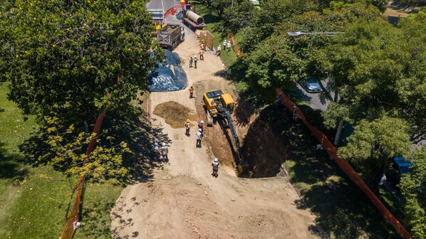 Obras Arreglo Daño Av. Regional
Obras Arreglo Daño Av. Regional
Fecha: 8 Agosto 2022
Para descargar esta fotografía en alta resolución, haga clic sobre la imagen hasta que la misma se despliegue en la pantalla completa; luego dé clic derecho y elija la opción "guardar imagen como". 
En caso de publicación por cualquier medio, solicitamos acompañarla del crédito: "Foto EPM"

Palabras clave: Obras Arreglo Daño Av. Regional