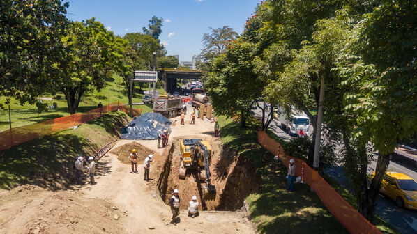 Obras Arreglo Daño Av. Regional
Obras Arreglo Daño Av. Regional
Fecha: 8 Agosto 2022
Para descargar esta fotografía en alta resolución, haga clic sobre la imagen hasta que la misma se despliegue en la pantalla completa; luego dé clic derecho y elija la opción "guardar imagen como". 
En caso de publicación por cualquier medio, solicitamos acompañarla del crédito: "Foto EPM"

Palabras clave: Obras Arreglo Daño Av. Regional