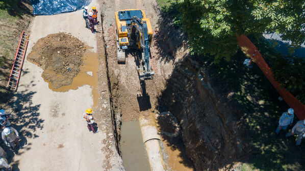 Obras Arreglo Daño Av. Regional
Obras Arreglo Daño Av. Regional
Fecha: 8 Agosto 2022
Para descargar esta fotografía en alta resolución, haga clic sobre la imagen hasta que la misma se despliegue en la pantalla completa; luego dé clic derecho y elija la opción "guardar imagen como". 
En caso de publicación por cualquier medio, solicitamos acompañarla del crédito: "Foto EPM"

Palabras clave: Obras Arreglo Daño Av. Regional