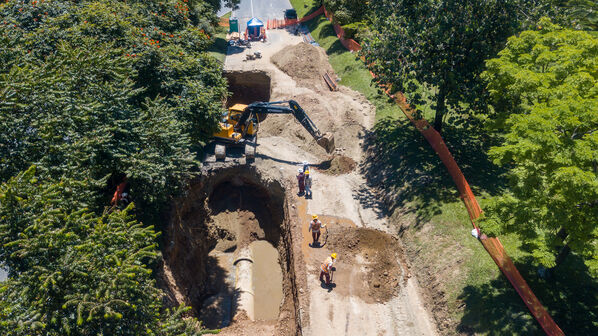 Obras Arreglo Daño Av. Regional
Obras Arreglo Daño Av. Regional
Fecha: 8 Agosto 2022
Para descargar esta fotografía en alta resolución, haga clic sobre la imagen hasta que la misma se despliegue en la pantalla completa; luego dé clic derecho y elija la opción "guardar imagen como". 
En caso de publicación por cualquier medio, solicitamos acompañarla del crédito: "Foto EPM"

Palabras clave: Obras Arreglo Daño Av. Regional