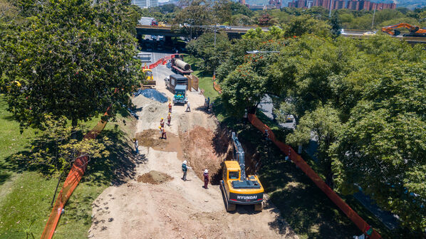 Obras Arreglo Daño Av. Regional
Obras Arreglo Daño Av. Regional
Fecha: 8 Agosto 2022
Para descargar esta fotografía en alta resolución, haga clic sobre la imagen hasta que la misma se despliegue en la pantalla completa; luego dé clic derecho y elija la opción "guardar imagen como". 
En caso de publicación por cualquier medio, solicitamos acompañarla del crédito: "Foto EPM"

Palabras clave: Obras Arreglo Daño Av. Regional