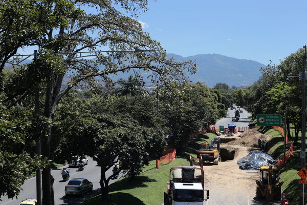 Obras Arreglo Daño Av. Regional
Obras Arreglo Daño Av. Regional
Fecha: 8 Agosto 2022
Para descargar esta fotografía en alta resolución, haga clic sobre la imagen hasta que la misma se despliegue en la pantalla completa; luego dé clic derecho y elija la opción "guardar imagen como". 
En caso de publicación por cualquier medio, solicitamos acompañarla del crédito: "Foto EPM"

Palabras clave: Obras Arreglo Daño Av. Regional