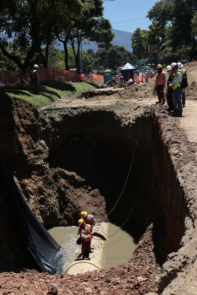 Obras Arreglo Daño Av. Regional
Obras Arreglo Daño Av. Regional
Fecha: 8 Agosto 2022
Para descargar esta fotografía en alta resolución, haga clic sobre la imagen hasta que la misma se despliegue en la pantalla completa; luego dé clic derecho y elija la opción "guardar imagen como". 
En caso de publicación por cualquier medio, solicitamos acompañarla del crédito: "Foto EPM"

Palabras clave: Obras Arreglo Daño Av. Regional