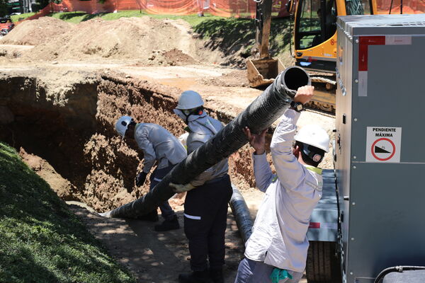 Obras Arreglo Daño Av. Regional
Obras Arreglo Daño Av. Regional
Fecha: 8 Agosto 2022
Para descargar esta fotografía en alta resolución, haga clic sobre la imagen hasta que la misma se despliegue en la pantalla completa; luego dé clic derecho y elija la opción "guardar imagen como". 
En caso de publicación por cualquier medio, solicitamos acompañarla del crédito: "Foto EPM"

Palabras clave: Obras Arreglo Daño Av. Regional