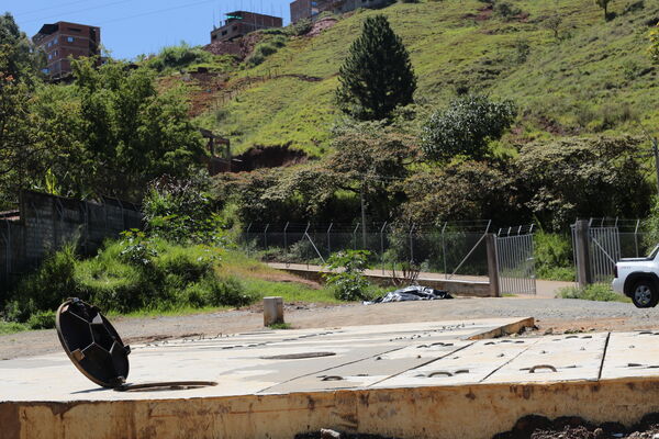 Obras realizadas proyecto Manantiales
Obras realizadas proyecto Manantiales.
Fecha: 8 Agosto 2022.
Para descargar esta fotografía en alta resolución, haga clic sobre la imagen hasta que la misma se despliegue en la pantalla completa; luego dé clic derecho y elija la opción "guardar imagen como". 
En caso de publicación por cualquier medio, solicitamos acompañarla del crédito: "Foto EPM"
Palabras clave: Obras realizadas proyecto Manantiales