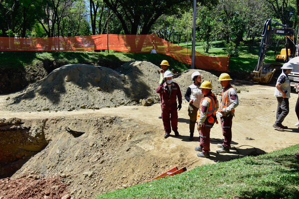 Obras Arreglo Daño Av. Regional
Obras Arreglo Daño Av. Regional
Fecha: 8 Agosto 2022
Para descargar esta fotografía en alta resolución, haga clic sobre la imagen hasta que la misma se despliegue en la pantalla completa; luego dé clic derecho y elija la opción "guardar imagen como". 
En caso de publicación por cualquier medio, solicitamos acompañarla del crédito: "Foto EPM"

Palabras clave: Obras Arreglo Daño Av. Regional