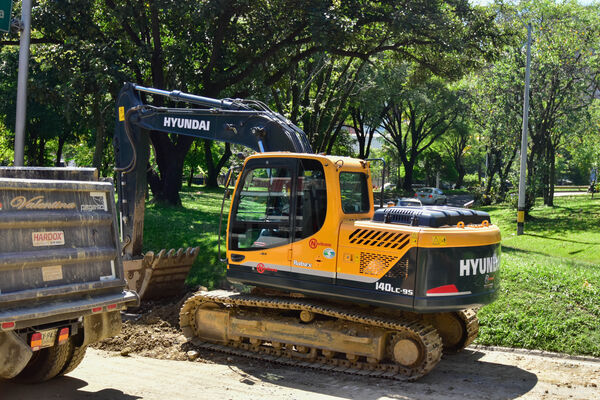 Obras Arreglo Daño Av. Regional
Obras Arreglo Daño Av. Regional
Fecha: 8 Agosto 2022
Para descargar esta fotografía en alta resolución, haga clic sobre la imagen hasta que la misma se despliegue en la pantalla completa; luego dé clic derecho y elija la opción "guardar imagen como". 
En caso de publicación por cualquier medio, solicitamos acompañarla del crédito: "Foto EPM"

Palabras clave: Obras Arreglo Daño Av. Regional