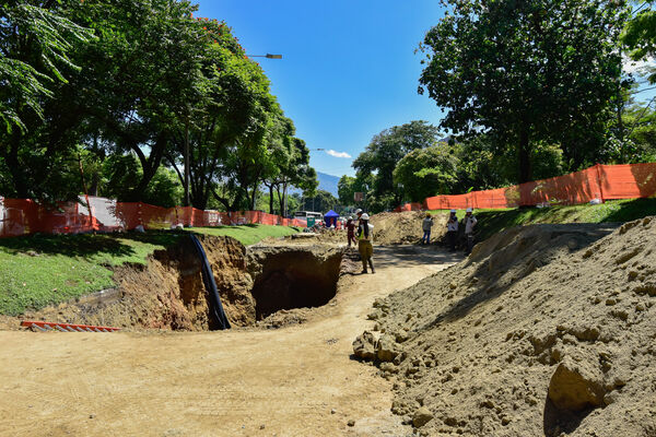 Obras Arreglo Daño Av. Regional
Obras Arreglo Daño Av. Regional
Fecha: 8 Agosto 2022
Para descargar esta fotografía en alta resolución, haga clic sobre la imagen hasta que la misma se despliegue en la pantalla completa; luego dé clic derecho y elija la opción "guardar imagen como". 
En caso de publicación por cualquier medio, solicitamos acompañarla del crédito: "Foto EPM"

Palabras clave: Obras Arreglo Daño Av. Regional