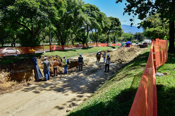 Obras Arreglo Daño Av. Regional
Obras Arreglo Daño Av. Regional
Fecha: 8 Agosto 2022
Para descargar esta fotografía en alta resolución, haga clic sobre la imagen hasta que la misma se despliegue en la pantalla completa; luego dé clic derecho y elija la opción "guardar imagen como". 
En caso de publicación por cualquier medio, solicitamos acompañarla del crédito: "Foto EPM"

Palabras clave: Obras Arreglo Daño Av. Regional