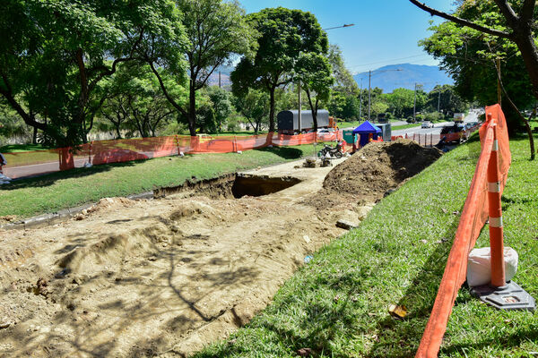 Obras Arreglo Daño Av. Regional
Obras Arreglo Daño Av. Regional
Fecha: 8 Agosto 2022
Para descargar esta fotografía en alta resolución, haga clic sobre la imagen hasta que la misma se despliegue en la pantalla completa; luego dé clic derecho y elija la opción "guardar imagen como". 
En caso de publicación por cualquier medio, solicitamos acompañarla del crédito: "Foto EPM"

Palabras clave: Obras Arreglo Daño Av. Regional