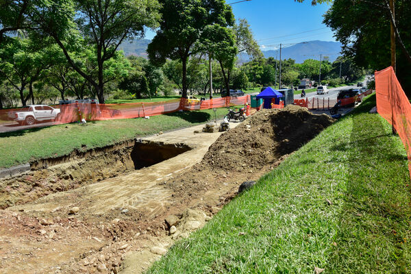 Obras Arreglo Daño Av. Regional
Obras Arreglo Daño Av. Regional
Fecha: 8 Agosto 2022
Para descargar esta fotografía en alta resolución, haga clic sobre la imagen hasta que la misma se despliegue en la pantalla completa; luego dé clic derecho y elija la opción "guardar imagen como". 
En caso de publicación por cualquier medio, solicitamos acompañarla del crédito: "Foto EPM"

Palabras clave: Obras Arreglo Daño Av. Regional