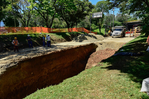 Obras Arreglo Daño Av. Regional
Obras Arreglo Daño Av. Regional
Fecha: 8 Agosto 2022
Para descargar esta fotografía en alta resolución, haga clic sobre la imagen hasta que la misma se despliegue en la pantalla completa; luego dé clic derecho y elija la opción "guardar imagen como". 
En caso de publicación por cualquier medio, solicitamos acompañarla del crédito: "Foto EPM"

Palabras clave: Obras Arreglo Daño Av. Regional