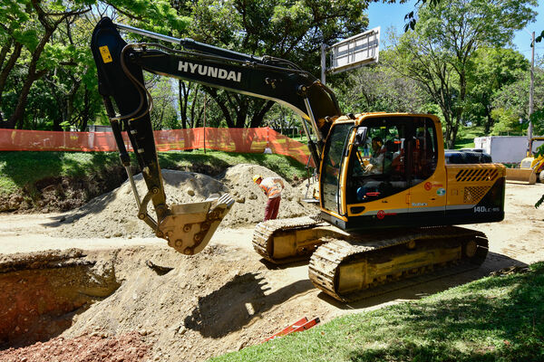 Obras Arreglo Daño Av. Regional
Obras Arreglo Daño Av. Regional
Fecha: 8 Agosto 2022
Para descargar esta fotografía en alta resolución, haga clic sobre la imagen hasta que la misma se despliegue en la pantalla completa; luego dé clic derecho y elija la opción "guardar imagen como". 
En caso de publicación por cualquier medio, solicitamos acompañarla del crédito: "Foto EPM"

Palabras clave: Obras Arreglo Daño Av. Regional