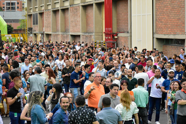 Celebración 67 Años EPM
Celebración 67 Años EPM
Fecha: Agosto 12 2022
Para descargar esta fotografía en alta resolución, haga clic sobre la imagen hasta que la misma se despliegue en la pantalla completa; luego dé clic derecho y elija la opción "guardar imagen como". 
En caso de publicación por cualquier medio, solicitamos acompañarla del crédito: "Foto EPM"
Palabras clave: Celebración 67 Años EPM