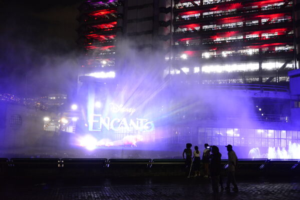 Fuentes de luz Edificio EPM
Fuentes de luz Edificio EPM
Fecha: 22 de diciembre 2022
Para descargar esta fotografía en alta resolución, haga clic sobre la imagen hasta que la misma se despliegue en la pantalla completa; luego dé clic derecho y elija la opción "guardar imagen como".
En caso de publicación por cualquier medio, solicitamos acompañarla del crédito: "Cortesía EPM".
Palabras clave: Fuentes Luz Edificio EPM