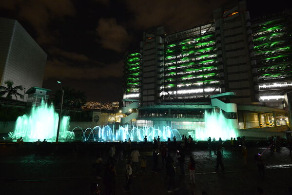 Fuentes de luz Edificio EPM
Fuentes de luz Edificio EPM
Fecha: 22 de diciembre 2022
Para descargar esta fotografía en alta resolución, haga clic sobre la imagen hasta que la misma se despliegue en la pantalla completa; luego dé clic derecho y elija la opción "guardar imagen como".
En caso de publicación por cualquier medio, solicitamos acompañarla del crédito: "Cortesía EPM".
Palabras clave: Fuentes Luz Edificio EPM