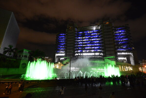 Fuentes de luz Edificio EPM
Fuentes de luz Edificio EPM
Fecha: 22 de diciembre 2022
Para descargar esta fotografía en alta resolución, haga clic sobre la imagen hasta que la misma se despliegue en la pantalla completa; luego dé clic derecho y elija la opción "guardar imagen como".
En caso de publicación por cualquier medio, solicitamos acompañarla del crédito: "Cortesía EPM".

Palabras clave: Fuentes Luz Edificio EPM