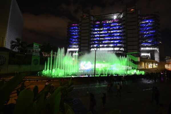 Fuentes de luz Edificio EPM
Fuentes de luz Edificio EPM
Fecha: 22 de diciembre 2022
Para descargar esta fotografía en alta resolución, haga clic sobre la imagen hasta que la misma se despliegue en la pantalla completa; luego dé clic derecho y elija la opción "guardar imagen como".
En caso de publicación por cualquier medio, solicitamos acompañarla del crédito: "Cortesía EPM".
Palabras clave: Fuentes Luz Edificio EPM