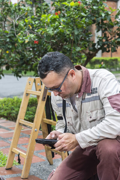 Lectores Contadores
Lectores de Contadores 
Fecha: 21 Diciembre 2021.
Para descargar esta fotografía en alta resolución, haga clic sobre la imagen hasta que la misma se despliegue en la pantalla completa; luego dé clic derecho y elija la opción "guardar imagen como". 
En caso de publicación por cualquier medio, solicitamos acompañarla del crédito: "Foto EPM" 
Palabras clave: Lectores Contadores