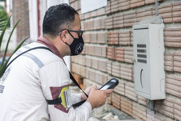 Lectores Contadores
Lectores de Contadores 
Fecha: 21 Diciembre 2021.
Para descargar esta fotografía en alta resolución, haga clic sobre la imagen hasta que la misma se despliegue en la pantalla completa; luego dé clic derecho y elija la opción "guardar imagen como". 
En caso de publicación por cualquier medio, solicitamos acompañarla del crédito: "Foto EPM" 
Palabras clave: Lectores Contadores