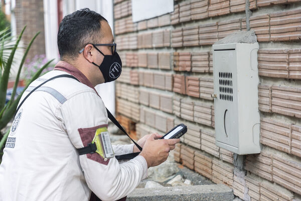 Lectores Contadores
Lectores de Contadores 
Fecha: 21 Diciembre 2021.
Para descargar esta fotografía en alta resolución, haga clic sobre la imagen hasta que la misma se despliegue en la pantalla completa; luego dé clic derecho y elija la opción "guardar imagen como". 
En caso de publicación por cualquier medio, solicitamos acompañarla del crédito: "Foto EPM" 
Palabras clave: Lectores Contadores