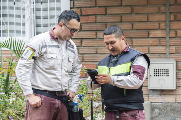 Lectores Contadores
Lectores de Contadores 
Fecha: 21 Diciembre 2021.
Para descargar esta fotografía en alta resolución, haga clic sobre la imagen hasta que la misma se despliegue en la pantalla completa; luego dé clic derecho y elija la opción "guardar imagen como". 
En caso de publicación por cualquier medio, solicitamos acompañarla del crédito: "Foto EPM" 
Palabras clave: Lectores Contadores