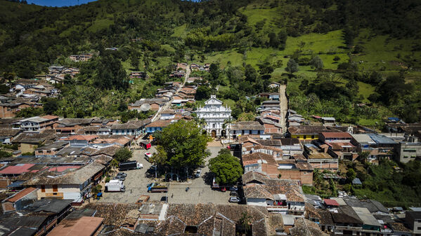 Mini central pajarito 2 - Angostura
Para descargar esta fotografía en alta resolución, haga clic sobre la imagen hasta que la misma se despliegue en la pantalla completa; luego dé clic derecho y elija la opción "guardar imagen como".

Palabras clave: Mini central pajarito 2 - Angostura