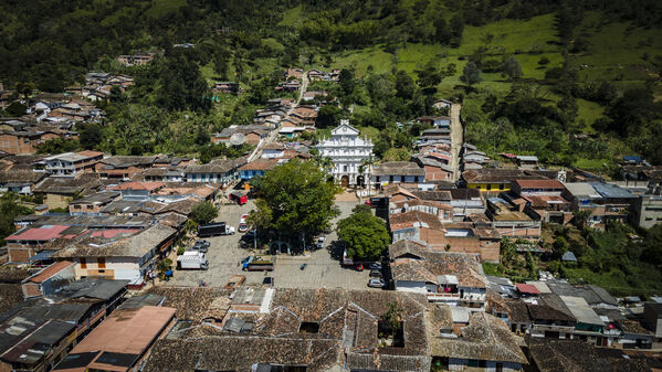 Mini central pajarito 2 - Angostura
Para descargar esta fotografía en alta resolución, haga clic sobre la imagen hasta que la misma se despliegue en la pantalla completa; luego dé clic derecho y elija la opción "guardar imagen como".

Palabras clave: Mini central pajarito 2 - Angostura