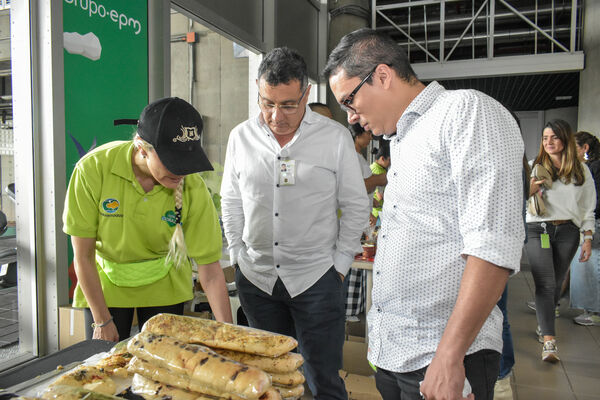 Mercados Verdes EPM
Para descargar esta fotografía en alta resolución, haga clic sobre la imagen hasta que la misma se despliegue en la pantalla completa; luego dé clic derecho y elija la opción "guardar imagen como".
En caso de publicación por cualquier medio, solicitamos acompañarla del crédito: "Foto EPM"
Palabras clave: Mercados Verdes EPM