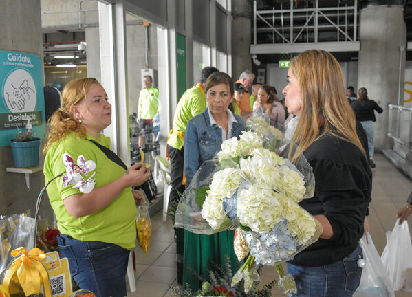 Mercados Verdes EPM
Para descargar esta fotografía en alta resolución, haga clic sobre la imagen hasta que la misma se despliegue en la pantalla completa; luego dé clic derecho y elija la opción "guardar imagen como".
En caso de publicación por cualquier medio, solicitamos acompañarla del crédito: "Foto EPM"
Palabras clave: Mercados Verdes EPM