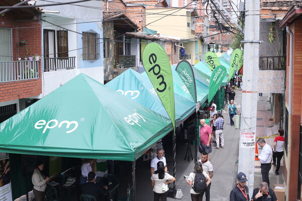 Día del Cliente EPM, La Colina
Día del Cliente EPM, La Colina
Fecha: 22 Abril 2023
Para descargar esta fotografía en alta resolución, haga clic sobre la imagen hasta que la misma se despliegue en la pantalla completa; luego dé clic derecho y elija la opción "guardar imagen como". 
En caso de publicación por cualquier medio, solicitamos acompañarla del crédito: "Foto EPM"
Palabras clave: Día Cliente EPM barrio Colina