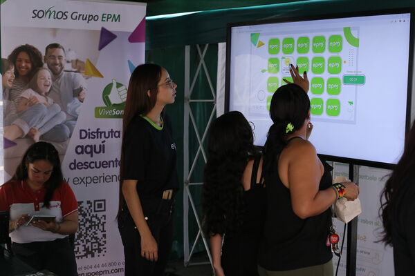 Día del Cliente EPM, La Colina
Día del Cliente EPM, La Colina
Fecha: 22 Abril 2023
Para descargar esta fotografía en alta resolución, haga clic sobre la imagen hasta que la misma se despliegue en la pantalla completa; luego dé clic derecho y elija la opción "guardar imagen como". 
En caso de publicación por cualquier medio, solicitamos acompañarla del crédito: "Foto EPM"
Palabras clave: Día Cliente EPM barrio Colina