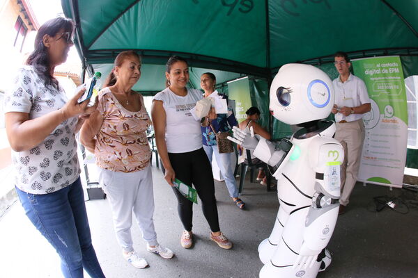 Día del Cliente EPM, La Colina
Día del Cliente EPM, La Colina
Fecha: 22 Abril 2023
Para descargar esta fotografía en alta resolución, haga clic sobre la imagen hasta que la misma se despliegue en la pantalla completa; luego dé clic derecho y elija la opción "guardar imagen como". 
En caso de publicación por cualquier medio, solicitamos acompañarla del crédito: "Foto EPM"
Palabras clave: Día Cliente EPM barrio Colina