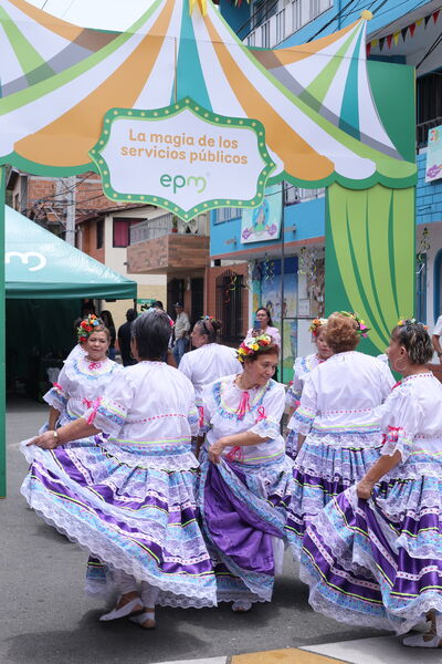 Día del Cliente EPM, La Colina
Día del Cliente EPM, La Colina
Fecha: 22 Abril 2023
Para descargar esta fotografía en alta resolución, haga clic sobre la imagen hasta que la misma se despliegue en la pantalla completa; luego dé clic derecho y elija la opción "guardar imagen como". 
En caso de publicación por cualquier medio, solicitamos acompañarla del crédito: "Foto EPM"
Palabras clave: Día Cliente EPM barrio Colina