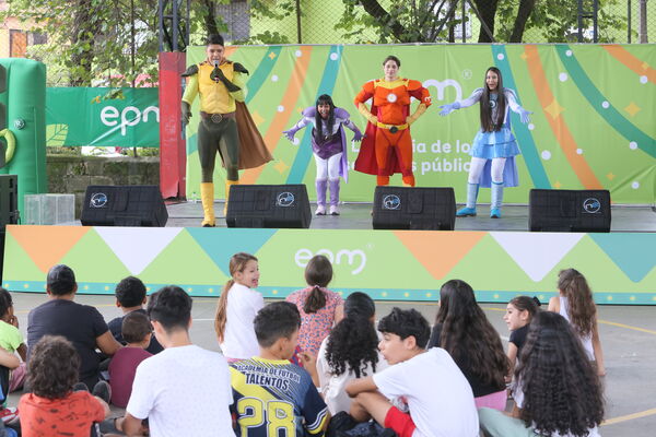 Día del Cliente EPM, La Colina
Día del Cliente EPM, La Colina
Fecha: 22 Abril 2023
Para descargar esta fotografía en alta resolución, haga clic sobre la imagen hasta que la misma se despliegue en la pantalla completa; luego dé clic derecho y elija la opción "guardar imagen como". 
En caso de publicación por cualquier medio, solicitamos acompañarla del crédito: "Foto EPM"
Palabras clave: Día Cliente EPM barrio Colina