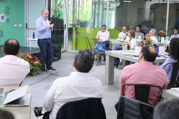 Encuentro Directivos EPM Ruta N 
Encuentro Directivos EPM Ruta N  
Fecha: 28 Abril 2023
Para descargar esta fotografía en alta resolución, haga clic sobre la imagen hasta que la misma se despliegue en la pantalla completa; luego dé clic derecho y elija la opción "guardar imagen como". 
En caso de publicación por cualquier medio, solicitamos acompañarla del crédito: "Foto EPM"
Palabras clave: Encuentro Directivos EPM Ruta N