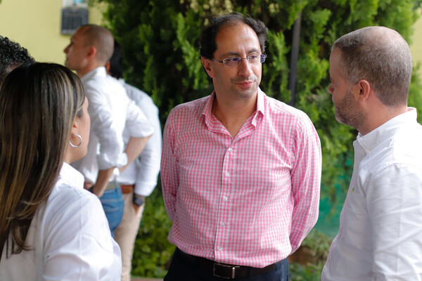 Comunidad piloto sistema de paneles solares
Comunidad piloto sistema de paneles solares
Fecha: 2023 Abr 19
Para descargar esta fotografía en alta resolución, haga clic sobre la imagen hasta que la misma se despliegue en la pantalla completa; luego dé clic derecho y elija la opción "guardar imagen como". 
En caso de publicación por cualquier medio, solicitamos acompañarla del crédito: "Foto EPM"
Palabras clave: Comunidad piloto sistema paneles solares