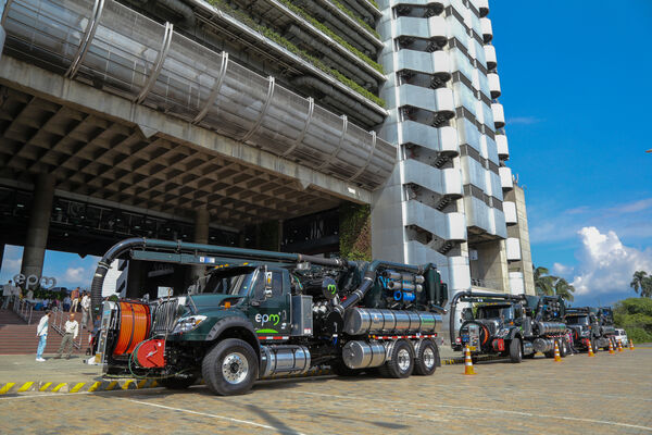 Nueva flota vehicular presión succión 
Nueva flota vehicular presión succión 
Fecha: 21 Diciembre 2023 
Para descargar esta fotografía en alta resolución, haga clic sobre la imagen hasta que la misma se despliegue en la pantalla completa; luego dé clic derecho y elija la opción "guardar imagen como". 
En caso de publicación por cualquier medio, solicitamos acompañarla del crédito: "Foto EPM"
Palabras clave: Nueva flota vehicular presión succión