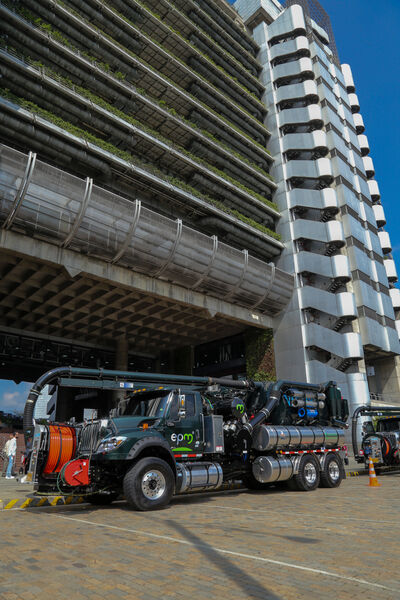 Nueva flota vehicular presión succión 
Nueva flota vehicular presión succión 
Fecha: 21 Diciembre 2023 
Para descargar esta fotografía en alta resolución, haga clic sobre la imagen hasta que la misma se despliegue en la pantalla completa; luego dé clic derecho y elija la opción "guardar imagen como". 
En caso de publicación por cualquier medio, solicitamos acompañarla del crédito: "Foto EPM"
Palabras clave: Nueva flota vehicular presión succión